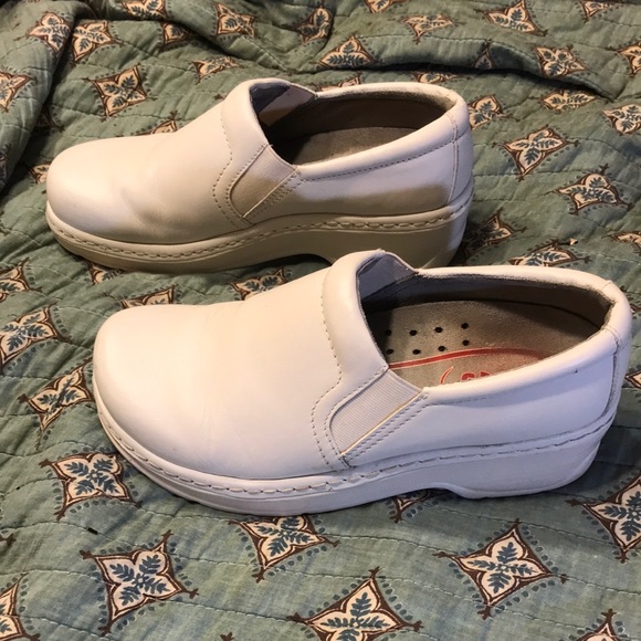 Klogs Shoes - White KLOGS Nursing shoes. Shoes run a bit large.
